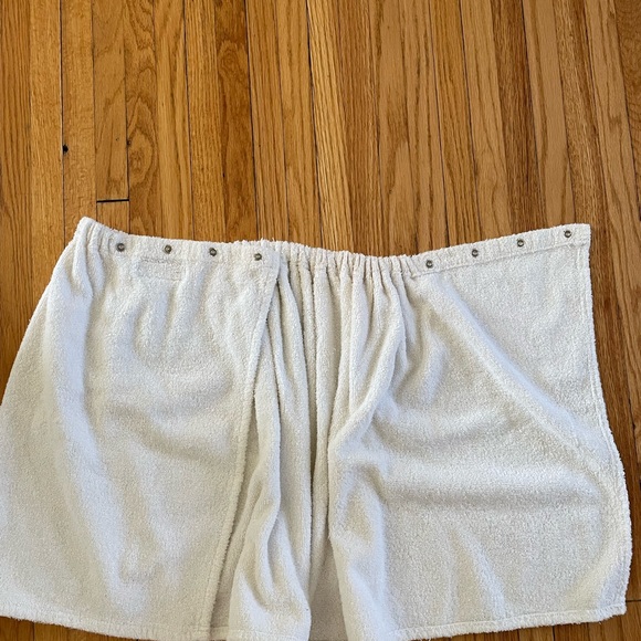 FINAL PRICE! EA WHITE TERRYCLOTH SAUNA WRAP One Size Fits Most - Picture 4 of 5